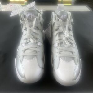 Fq2391 Women’s Size 7 Jordan Jumpman 2 Trey White Silver Wolf Grey Ggp Sample